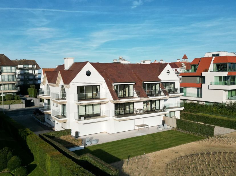 Gesloten garagebox op de -2 in de residentie Golf Garden op de Kustlaan.&lt;br /&gt;
Afmetingen: 2m88 breed op 5m50 diep