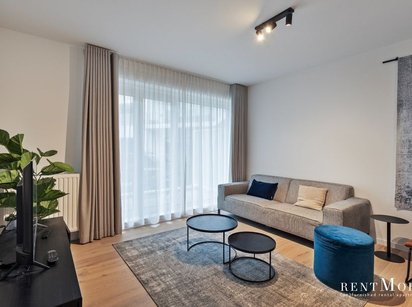 Dit prachtige appartement is gelegen op de perfecte locatie, met een supermarkt, gym en toegang tot openbaar vervoer op nog geen 100m. Het appartement