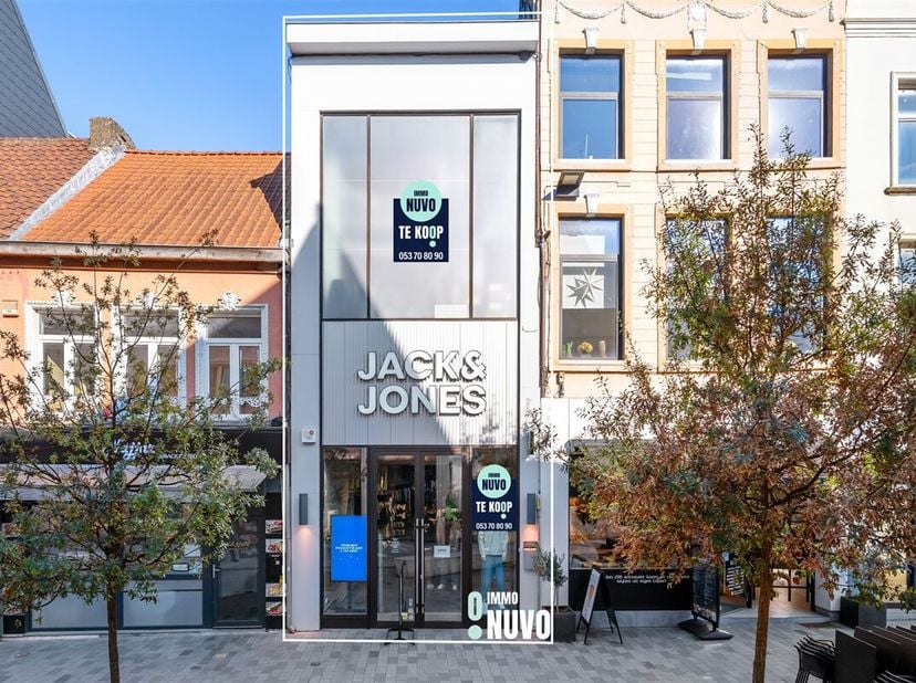 Excellente propriété d&#039;investissement située dans le centre animé d&#039;Aalst.&lt;br /&gt;
Ce bien commercial clé en main, d&#039;une superficie d&#039;environ 183 m², es