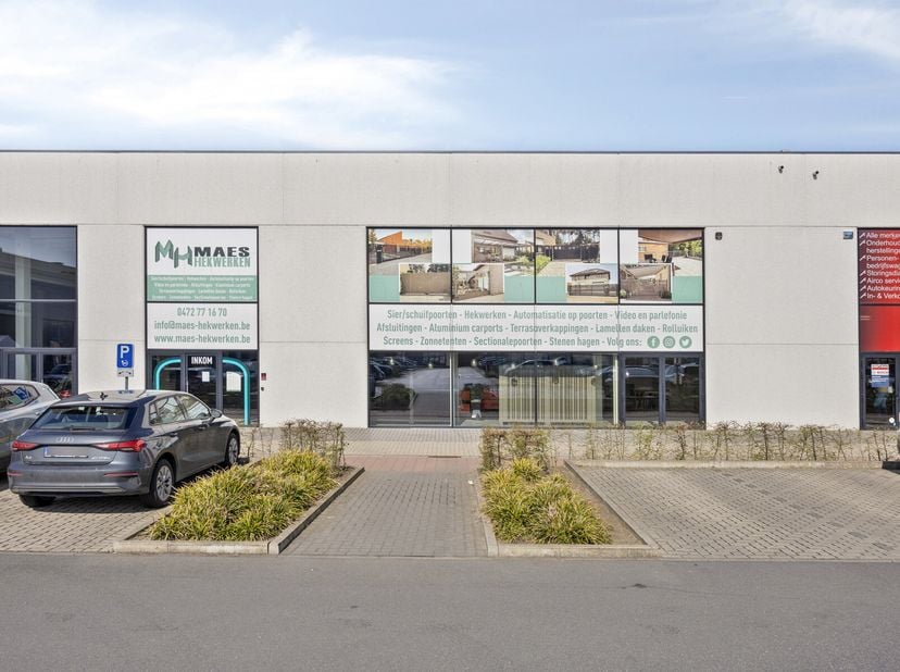 Welgelegen KMO-unit van 977m² op een gegeerde locatie! (Alles nieuw gebouwd/ ingericht in 2019)&lt;br /&gt;
Deze KMO-unit is gelegen op het gekende bedrijve