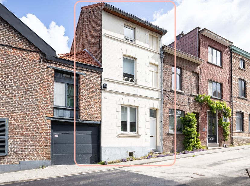 Aan de rand van de Matadi-wijk in Heverlee, net buiten de Leuvense binnenring, bevindt zich deze leuke stadswoning.&lt;br /&gt;
&lt;br /&gt;
De woning zelf werd e