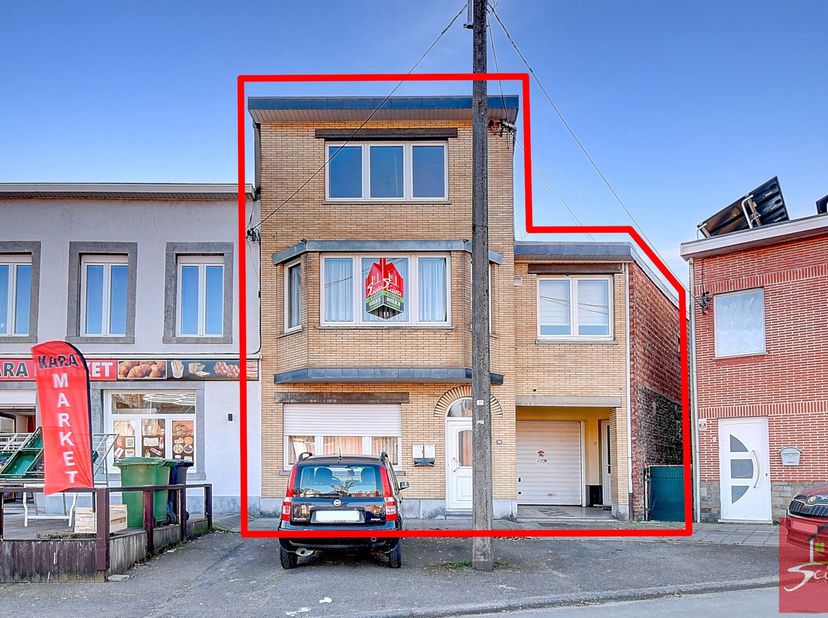 L&#039;Immobilière SCIARA a le plaisir de vous proposer cet immeuble de rapport idéalement situé à Saint-Nicolas, à proximité des commodités et des grands