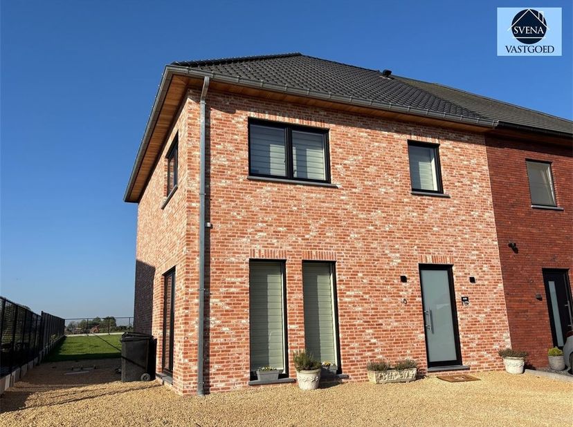 RECENTE BEN WONING ONDER REGISTRATIERECHTEN&lt;br /&gt;
Richtprijs 499.000 euro&lt;br /&gt;
Deze woning gebouwd in 2023,  is gelegen in het landelijke Viane. &lt;br