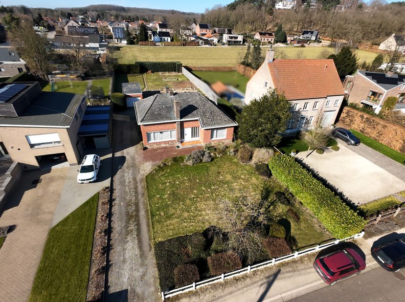**Rustig gelegen open bebouwing met grote tuin in Wezemaal**&lt;br /&gt;
Deze gelijkvloerse open bebouwing is gelegen op een prachtig perceel van circa 15 a