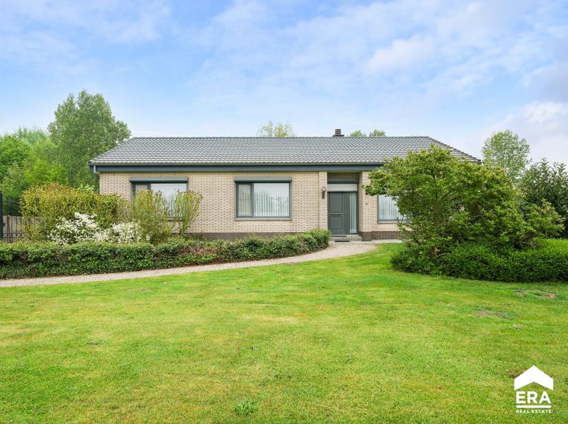 Gelijkvloerse en goed onderhouden woning met mooie tuin, residentieel gelegen in Spalbeek (Hasselt). Voor meer informatie ga naar https://www.era.be/n