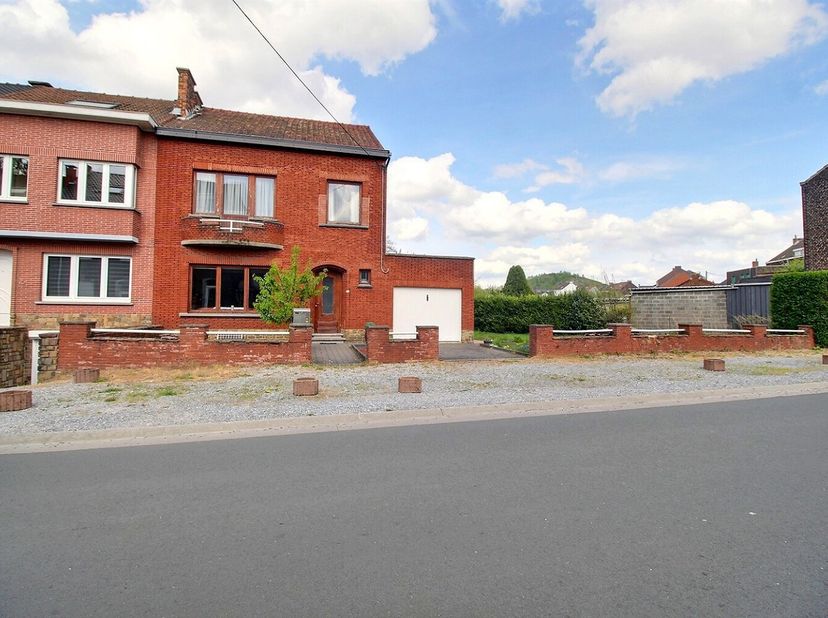 Maison 3 chambres à vendre avec terrain à bâtir  belle opportunité au centre de Montignies-sur-Sambre.&lt;br /&gt;
Située au cur de Montignies-sur-Sambre, c