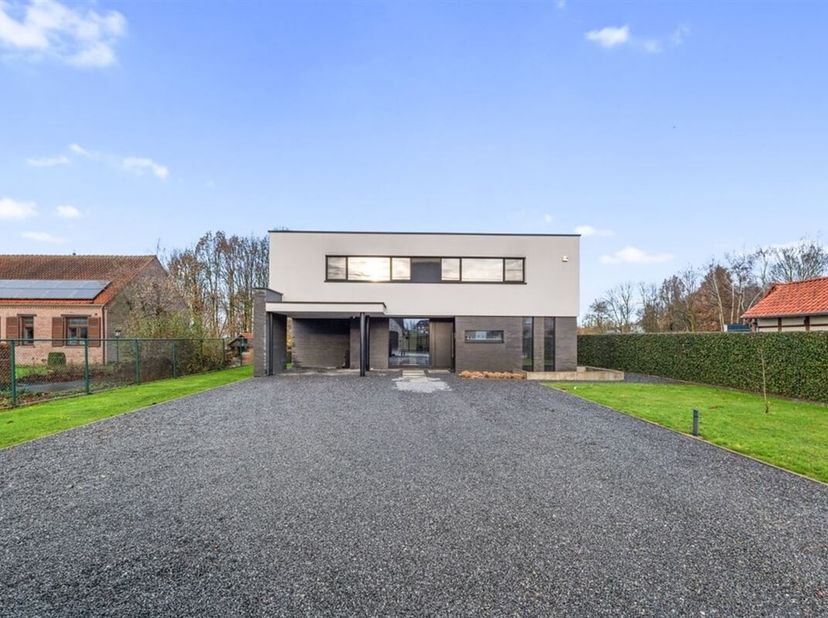 MAGNIFIEKE OPEN BEBOUWING MET GROOT ZWEMBAD EN 400M² AAN BEWOONBARE OPPERVLAKTE IN HET GEZELLIGE WELLEN &lt;br /&gt;
Droomt u van een exclusieve woning met
