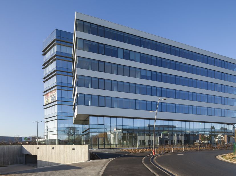 Deze kantoren te huur bevinden zich in het nieuwbouw kantorencomplex SkylinE40 te Aalst, langs de E40. Deze ligging zorgt voor een uitstekende bereikb