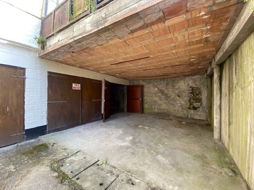 Gesloten garagebox te koop in het centrum van Sint Idesbald, tussen de Koninklijke Baan en de Zeedijk. Op enkele stappen van centrum en strand.&lt;br /&gt;