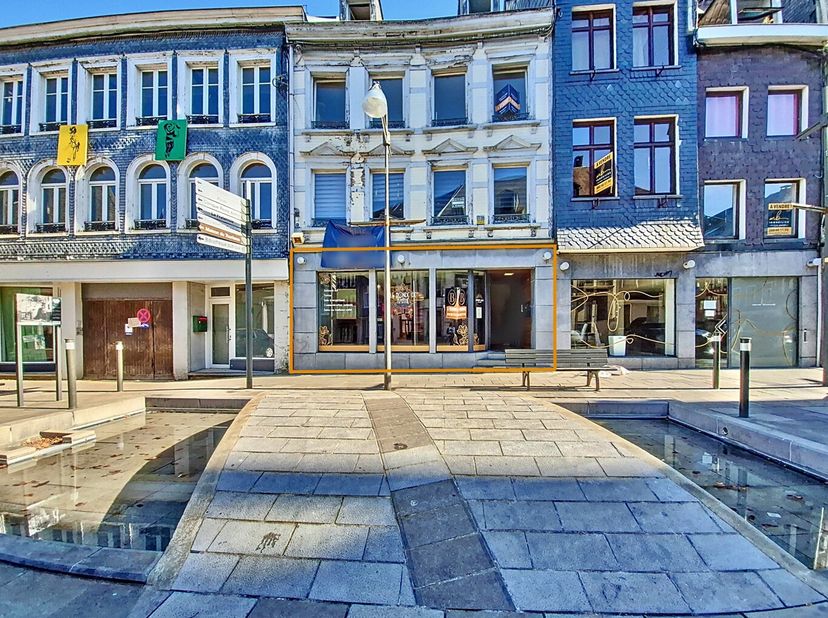 L&#039;Immobilière Borremans vous présente à la vente, ce rez-de-chaussée commercial d&#039;une superficie rare, de 145 m², idéalement situé en plein centre de