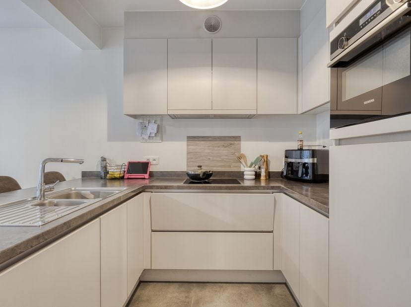 Tour &amp; Taxis - Zeer recent appartement (EPC: A- -- 95m²) van 2021 met 2 slaapkamers en Zuid West terras (9m²) gelegen in het gebouw Hampton op Park La