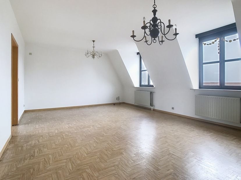 Le moyen le plus rapide pour visiter cet appartement? Demandez votre visite via le bouton rouge de notre site Web (www.dewaele.com) et vous serez cont