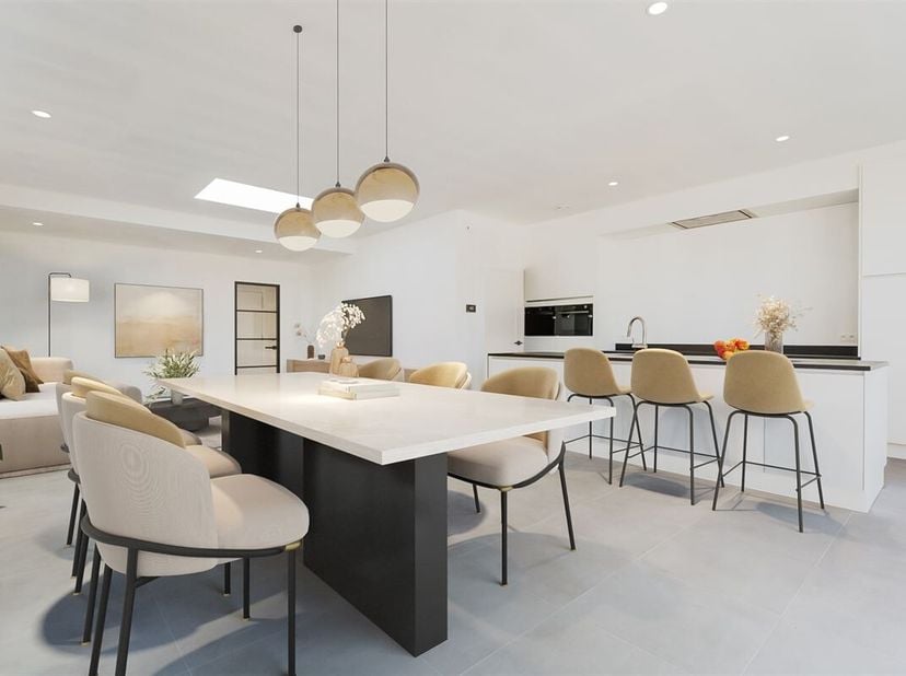 Zeer ruime, hoogkwalitatieve nieuwbouwwoning!&lt;br /&gt;
Belangrijkste troeven:&lt;br /&gt;
- Ideale ligging in doodlopende straat op wandelafstand van het centr