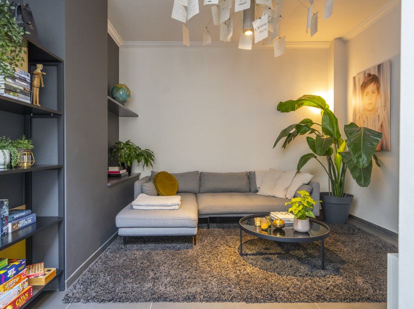 In de Sint-Rochuslaan vinden we deze instapklare woning te koop met 3 slaapkamers. Met zijn ligging zijn de stad en de belangrijke invalswegen dichtbi
