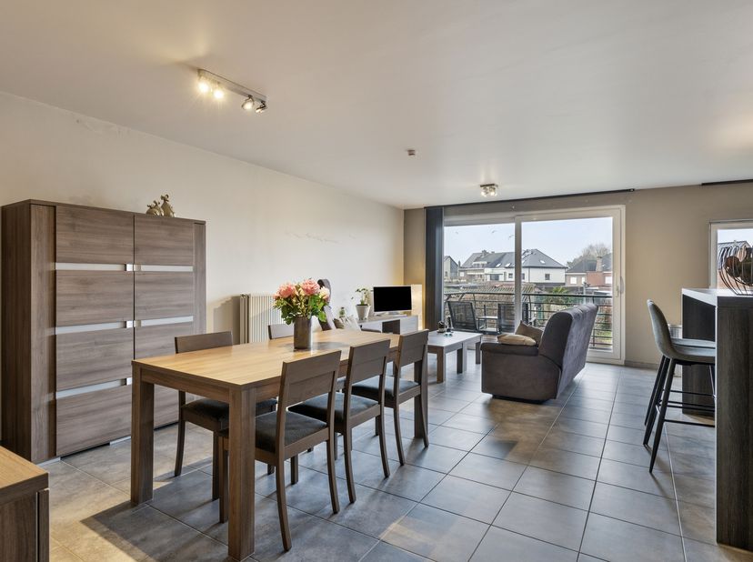 Op wandelafstand van het centrum goed gelegen appartement met 2 terrassen en autostaanplaats in de prijs inbegrepen.&lt;br /&gt;
Het appartement bevindt zic