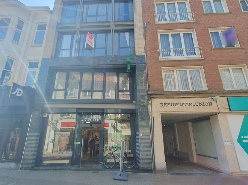 Appartement met 2 slaapkamers gelegen op de Demerstraat in het centrum van Hasselt. Winkels, school, restaurants,... op wandelafstand. Kortom, alles w