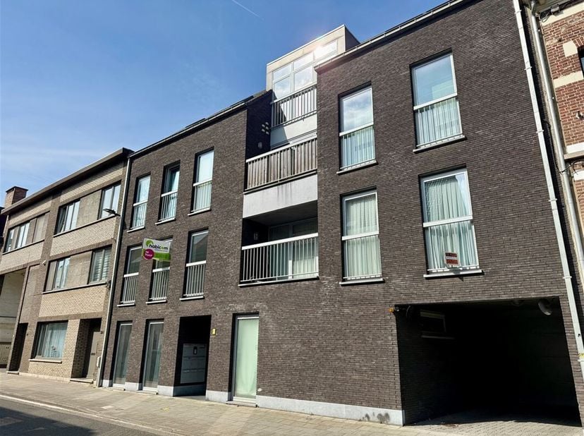 Aan de rechterkant van de kleine Nete in Lier, vinden we in de wijk &#039;Lisp&#039; dit toffe nieuwbouw appartement met zeer ruim westgericht terras waar het h