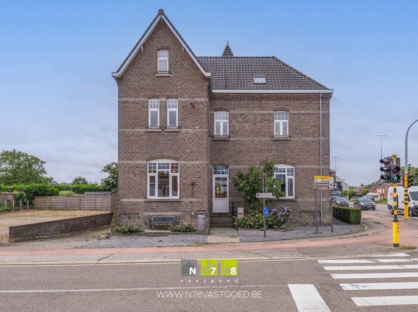 KARAKTERVOLLE WONING MET DIVERSE MOGELIJKHEDEN OP EEN PERCEEL VAN 05A75CA TE DILSEN-STOKKEM (ROTEM).&lt;br /&gt;
TROEVEN&lt;br /&gt;
- Commerciële TOPligging! Gel