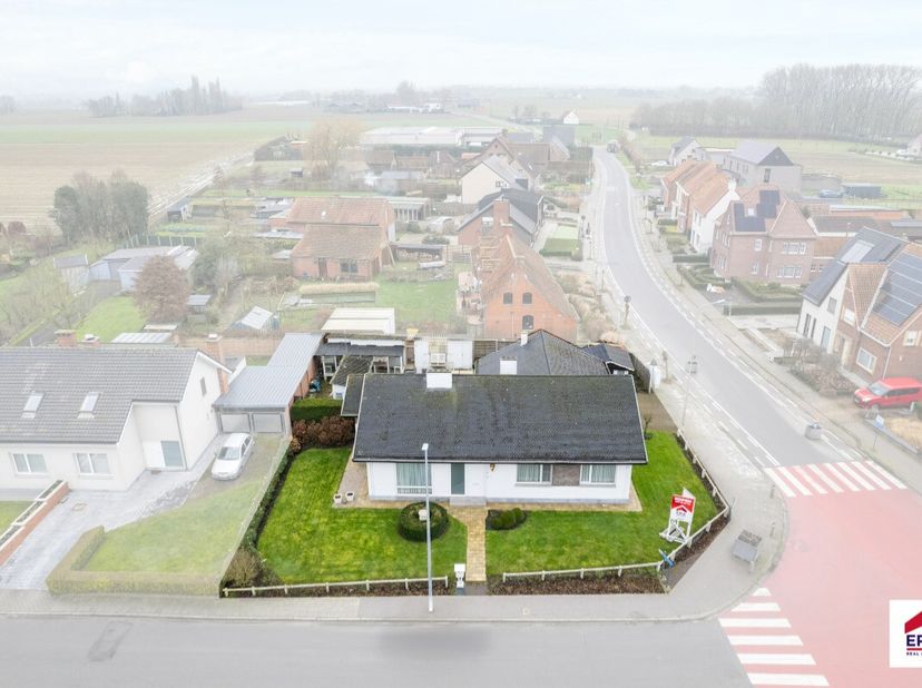 Verzorgde woning met 3 slaapkamers en tuin op 629m² in Kanegem!Ligging: centrum Kanegem, op 10 minuten rijden van het centrum van Tielt en Ruiselede,