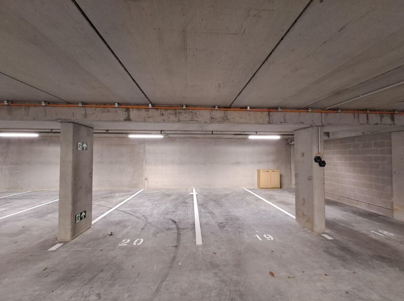 Garage à louer
                    à 8540 Deerlijk
