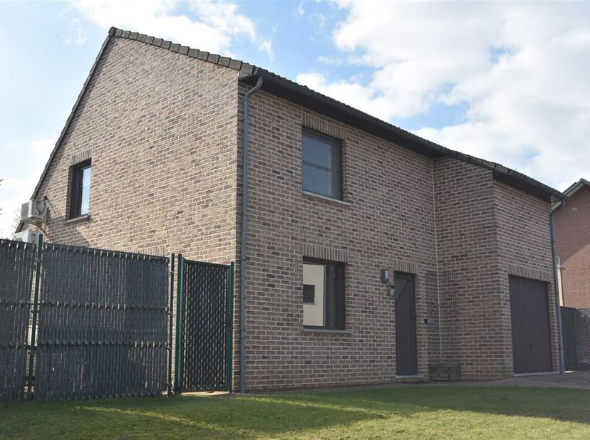 Nieuw bij Animo Vastgoed!&lt;br /&gt;
Instapklare woning met ruime tuin te Heusden-Centrum. &lt;br /&gt;
Welkom in deze charmante gezinswoning ideaal gelegen te H