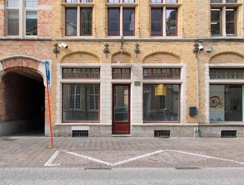                                         Bien commercial à louer à Ieper, € 1.100
