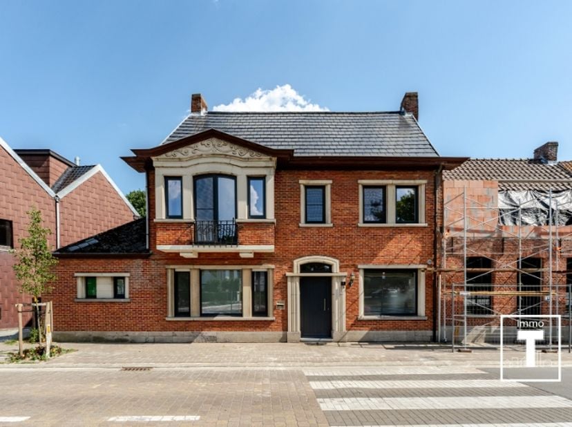 Te Kalken, vlakbij de natuurdomein Kalkense Meersen en gelegen in het centrum met een vlotte bereikbaarheid via alle invalswegen (R4, E17), treffen we
