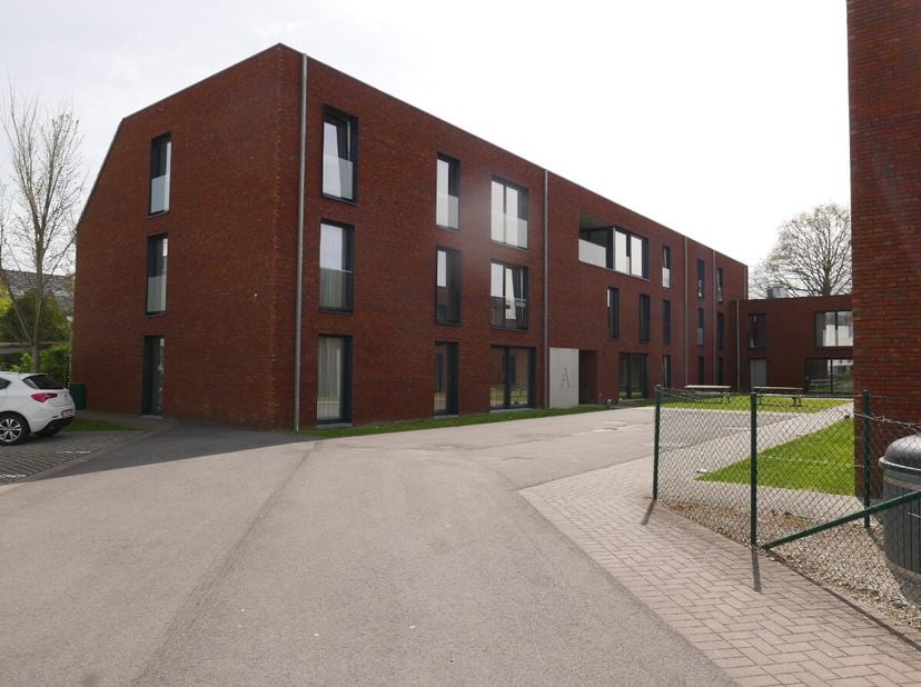 Prachtige studentenflat die vlakbij meerdere hogescholen gelegen is. Deze praktisch ingedeelde studentenflat is gelegen op wandelafstand van VIVES hog