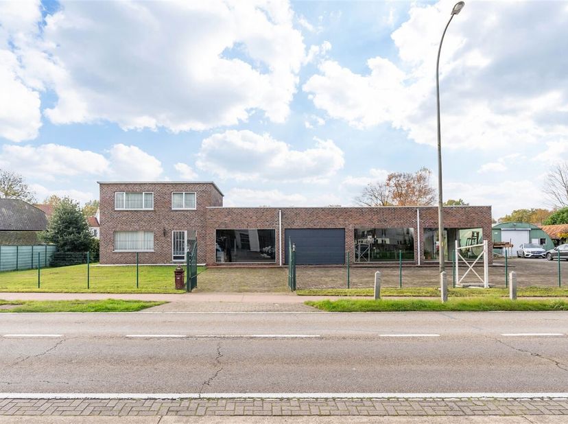 Bien professionnel à vendre
                    à 3520 Zonhoven