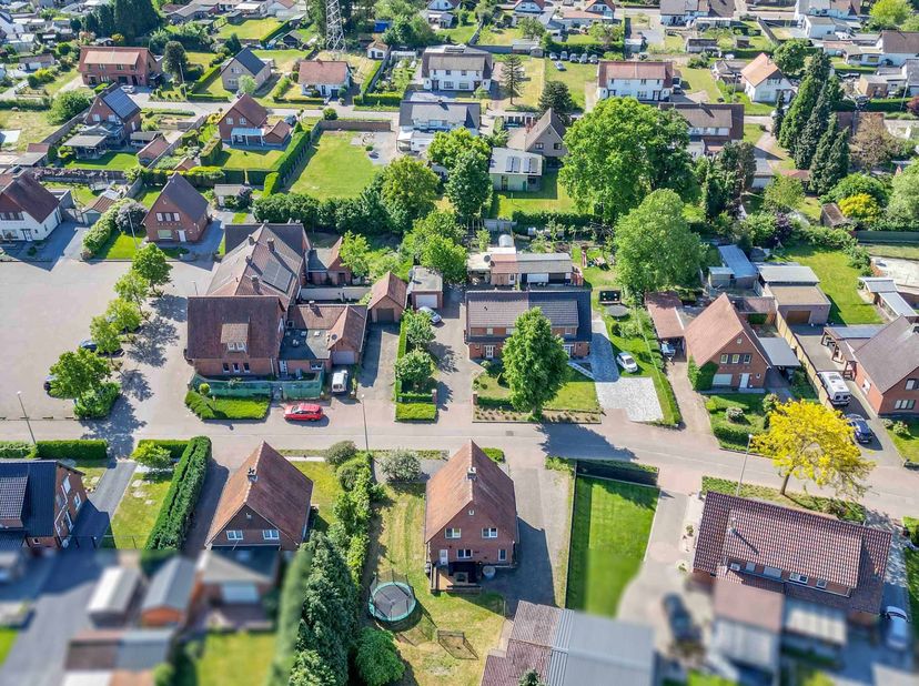 RUSTIG GELEGEN WONING OP 8,63 ARE&lt;br /&gt;
&lt;br /&gt;
Deze woning treffen we aan langs de rustige Beenhouwersstraat in Tenhout te Houthalen. Een toplocatie m