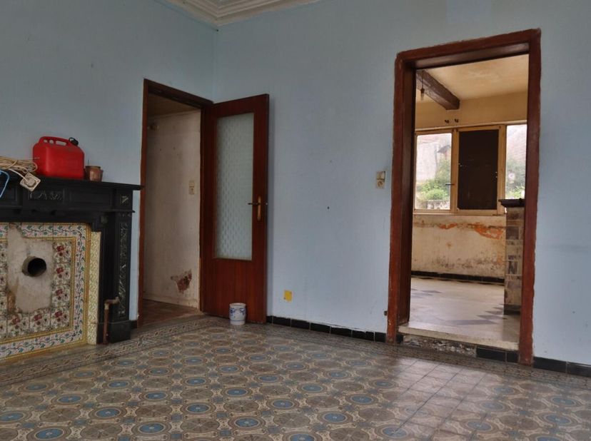 Le bureau ACCIP vous offre l&#039;opportunité d&#039;acquérir cette maison 2 chambres à rénover, située à Bois d&#039;Haine, à proximité de différents commerces, des