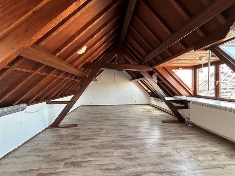 Gezellige studio met terrasje, vlakbij de Markt.&lt;br /&gt;
ALGEMEEN:&lt;br /&gt;
- Studio gelegen op de derde verdieping (geen lift aanwezig).&lt;br /&gt;
- Studio is