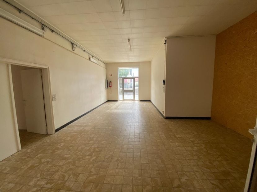 Bien professionnel à louer
                    à 8650 Houthulst