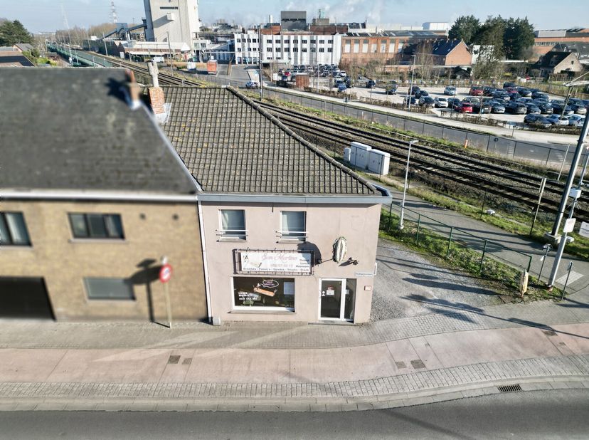 Bien professionnel à vendre
                    à 9200 Oudegem