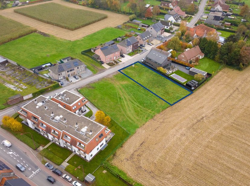 Ontdek deze bouwgrond van 875 m² met een perceelbreedte van ca. 17,5 meter, ideaal voor het realiseren van een open bebouwing. De getoonde render bied
