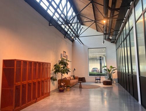                                         Bureaux à louer à Kortrijk, € 3.000
