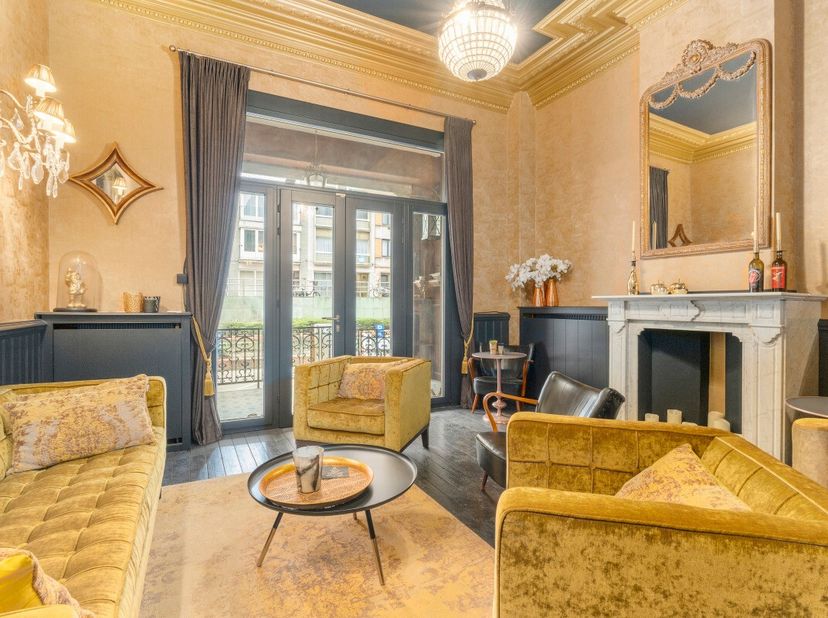 Blankenberge: Ruim, instapklaar herenhuis vlakbij zee te koop! Ontdek deze unieke kans om eigenaar te worden van een schitterende herenwoning, prachti