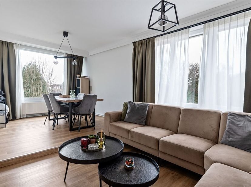 Gezellig appartement (87 m²) met twee slaapkamers, balkon en garage<br />
Ligging<br />
Dit aangename appartement is gelegen in een rustige, doodlopen
