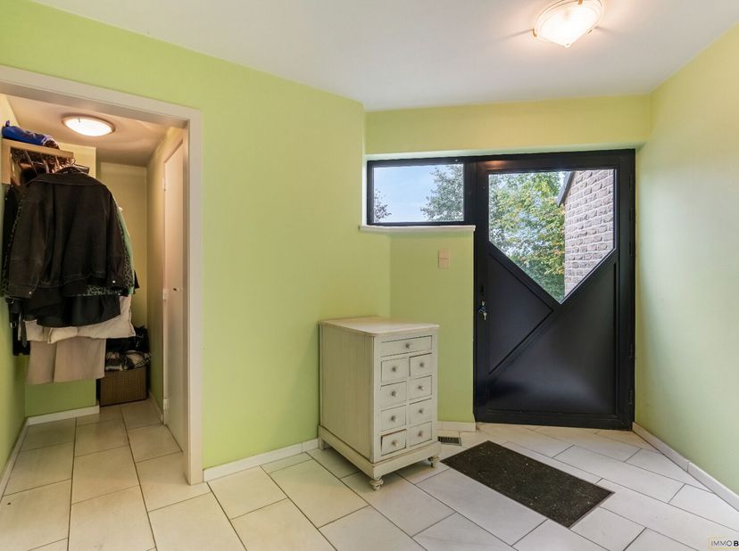 Deze vrijstaande woning is gelegen op een perceel van maar liefst 16a16ca langs de Breekiezel in Gruitrode (Oudsbergen). Alle basisvoorzieningen bevin