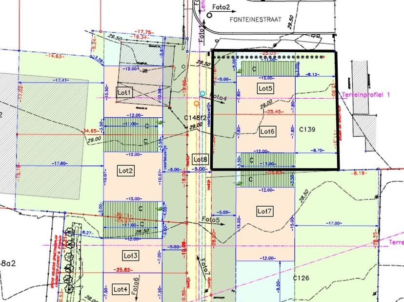 Projectgrond voor 2 halfopen bebouwingen op een totaal perceel van 614 m² gelegen in het centrum van Pittem. Nieuwe verkaveling met doodlopende straat