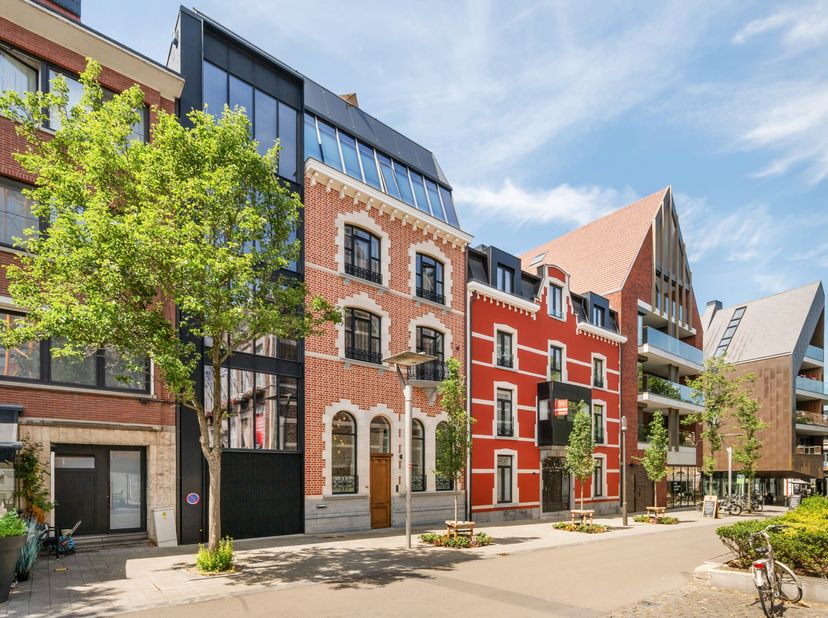 Au centre de Hasselt, se trouve ce bâtiment exceptionnel : une sublime combinaison de grandeur classique et de confort moderne. Ce manoir exceptionnel