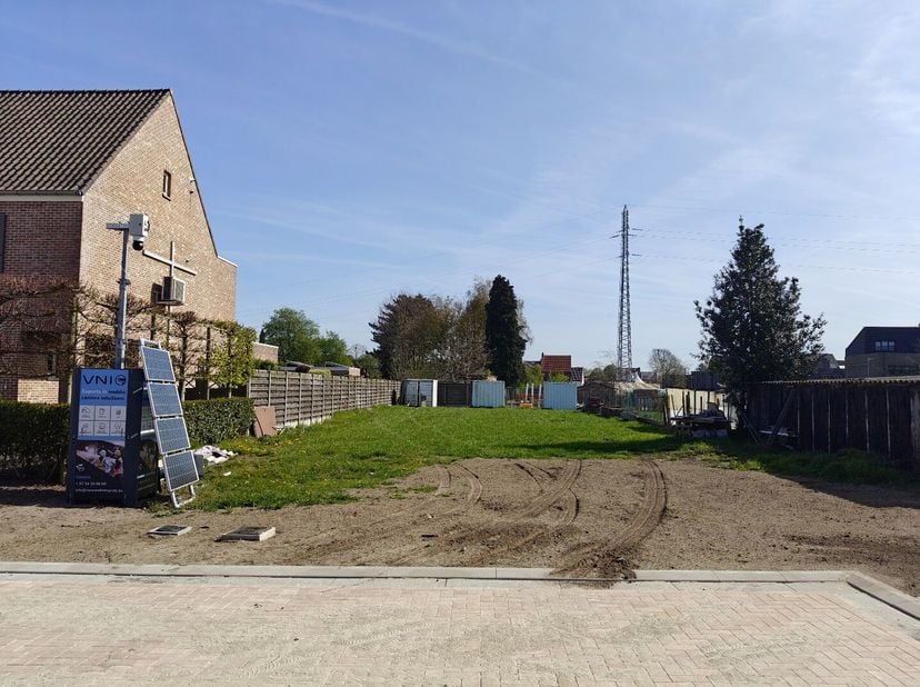 Deze prachtige bouwgrond van 7a54ca voor openbebouwing is gunstig gelegen in een doodlopende straat in Mol - Ezaart.<br />
Je geniet hier van een vlot