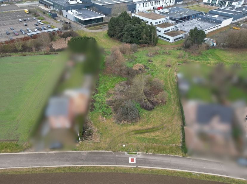 We vinden deze industriegrond terug in Bautershoven. De grond is gelegen op een zeer gunstige locatie op een boogscheut van het centrum van Sint-Truid