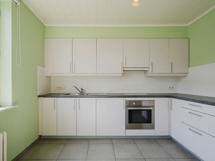 Instapklaar appartement in het centrum van Avelgem. Ideaal voor een starter of investeerder.<br />
<br />
Het appartement is functioneel ingedeeld met