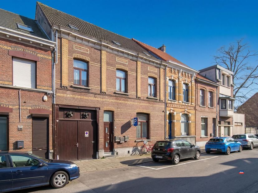 HOBOKEN | PROPRIETE PROPRIETE COMPOSEE DE TROIS APPARTEMENTS, LOGEMENT ET JARDIN SUR UNE SUPERFICIE TOTALE DE 300m² | SUPERFICIE VISIBLE D'ENVIRON 460