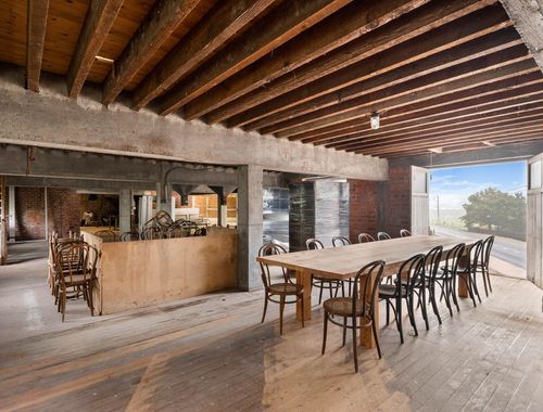                                         Bâtiment d’entreprise à vendre à Hooglede, € 545.000

