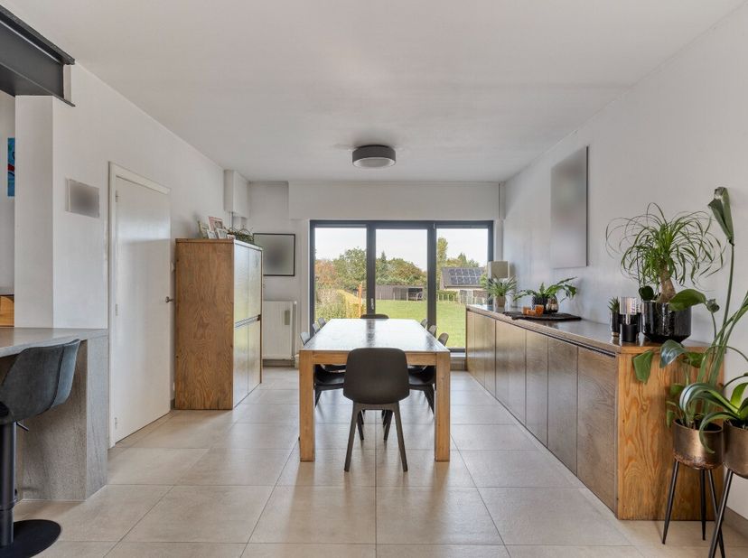 [[ CE BIEN PARTICIPE À LA JOURNÉE MAISONS OUVERTES ERA LE 13/6 DE 13:00 À 14:00 ]] À vendre : maison semi-ouverte spacieuse située Vredestraat, au cur