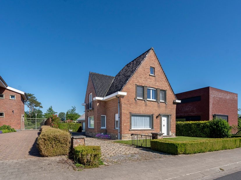 Maison à louer
                    à 8551 Heestert