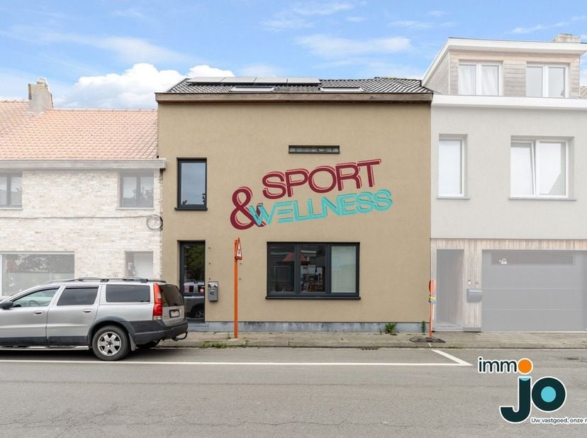 Cette maison est située au cœur du village de Bredene et offre la possibilité idéale de combiner vie privée et vie professionnelle. Vous pouvez la con