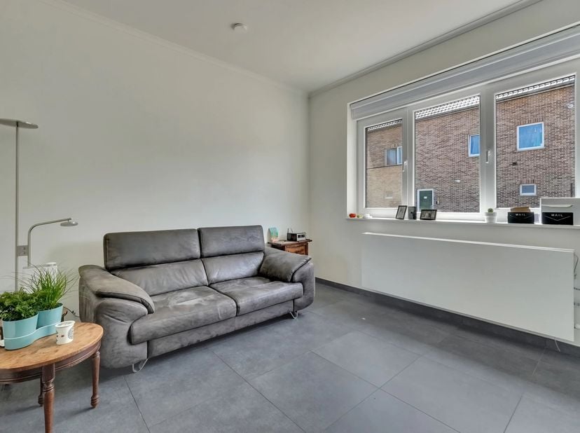 Deze charmante woning, gelegen aan Maastrichterpoort 20 in Bilzen is instapklaar en centraal gelegen.<br />
De woning combineert een praktische indeli